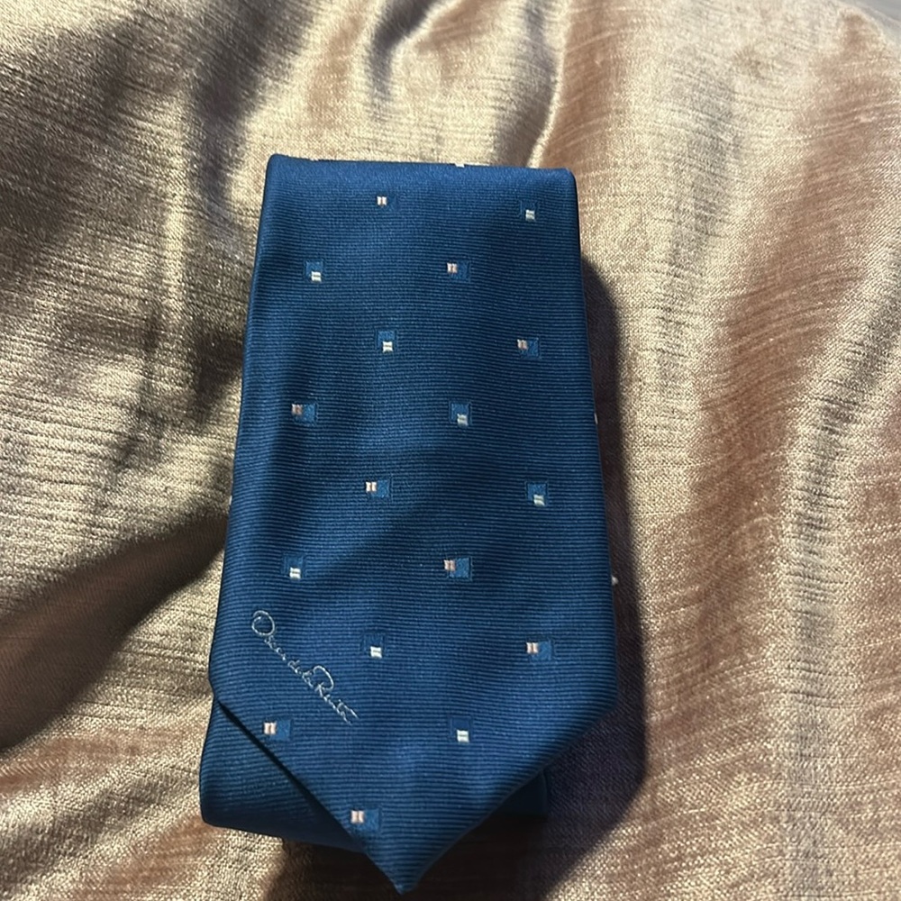Vintage Oscar de la Renta blue tie